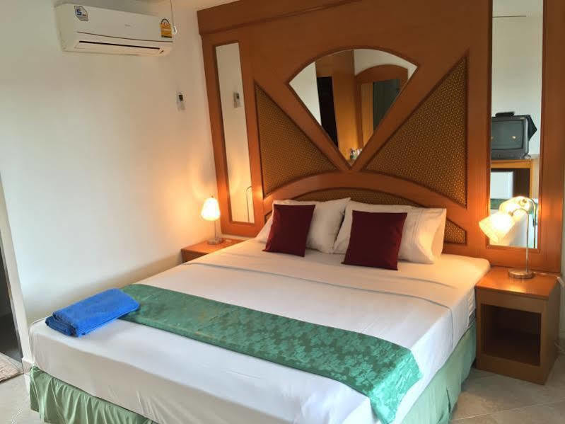 Waree'S Guesthouse Пхукет Екстер'єр фото